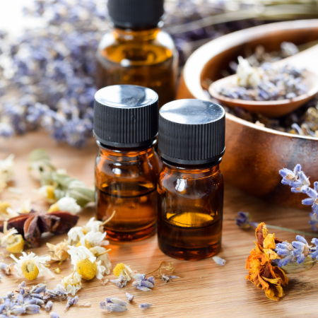 The Aromatherapy Apothecary – 14 Therapeutic Essential Oil Profiles for Practitioners